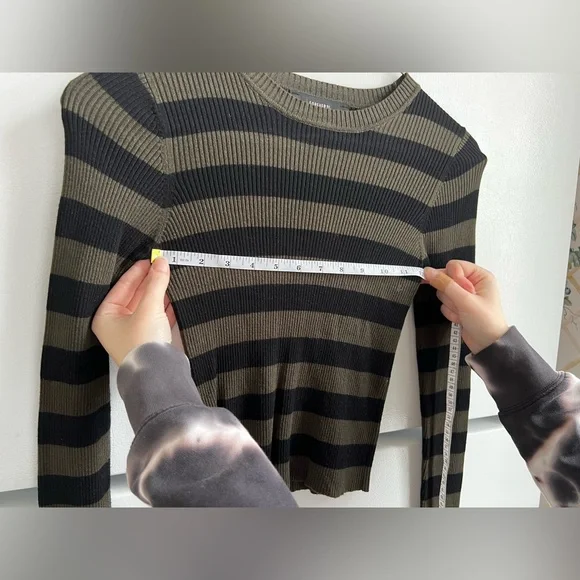 CLEARANCE Women’s Small Cropped Striped Black and Green Ribbed Sweater - Picture 3 of 8
